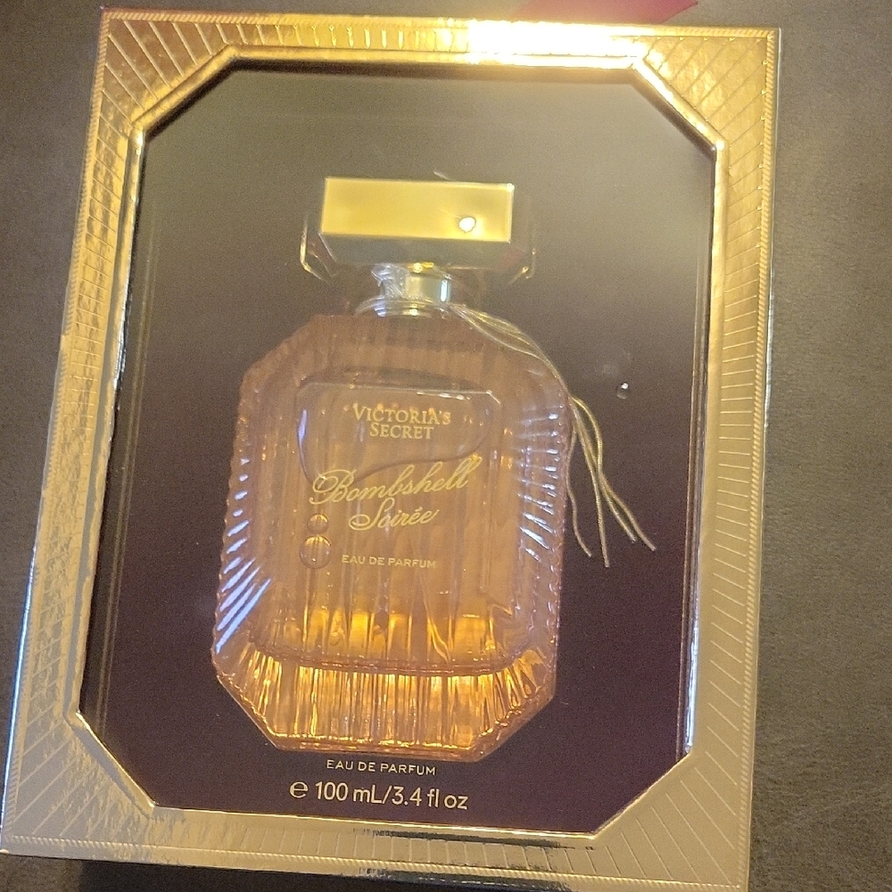 Victoria's Secret Bombshell Luxe Eau de Parfum - Gold and Purple